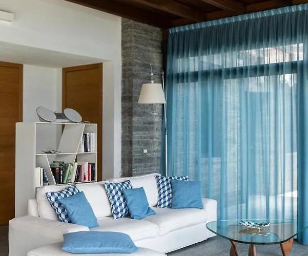 Vakantiehuis Stendhal - By Lovecomo *